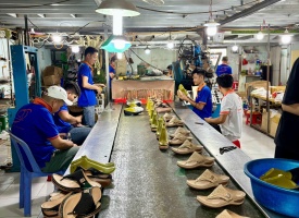 Khâu Sản Xuất Giày Dép Tại Quốc Đạt – Nơi Lao Động Tỉ Mỉ Tạo Nên Giá Trị Thương Hiệu