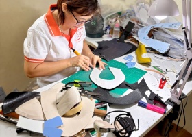 Khâu Thiết Kế Giày Dép Tại Quốc Đạt - Từ Bản Phác Tay Đến Bước Chân Thời Trang